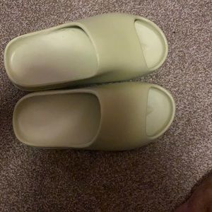yeezy slides